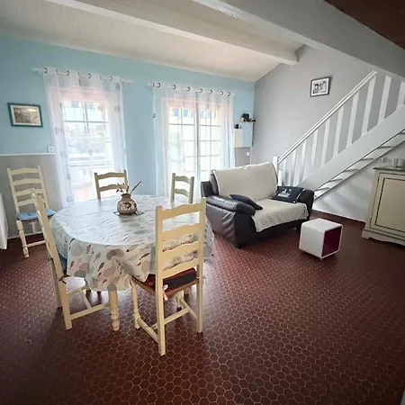 Maison Familiale La Paree Holiday home *